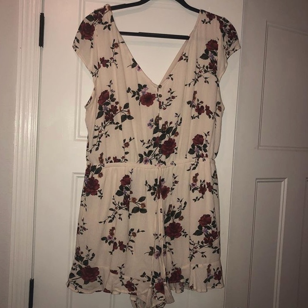 LAST CHANCE!! American Eagle Cream Floral Romper